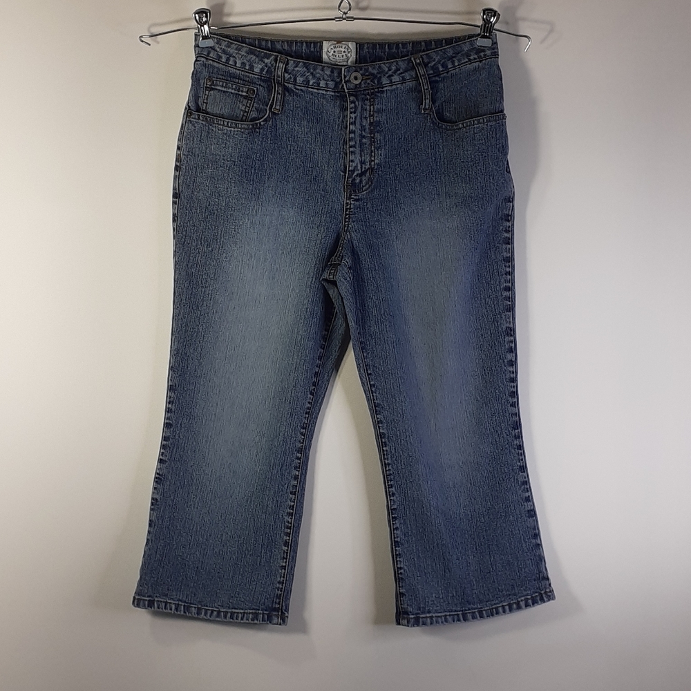 Carolina Blues Faded Jean Capris Size 12